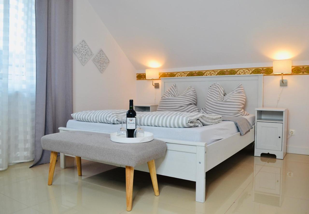 Iwona Pokoje Apartamenty Karwia Exterior photo