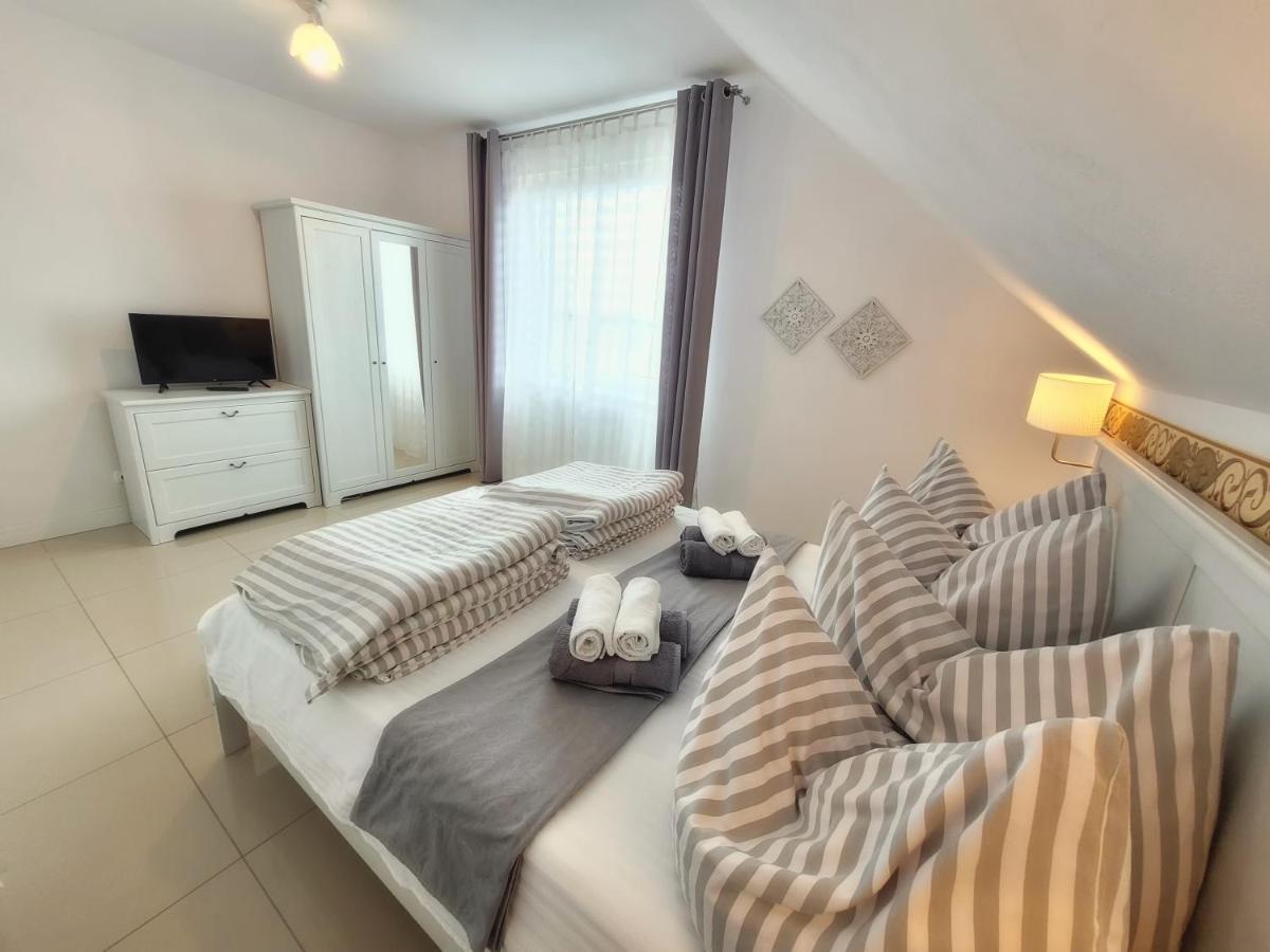 Iwona Pokoje Apartamenty Karwia Exterior photo